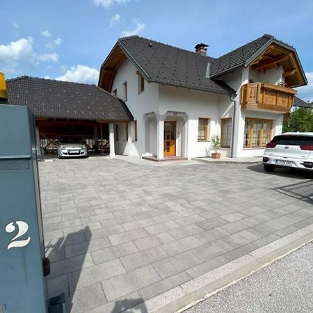 Sos Apartments Радовлица Экстерьер фото
