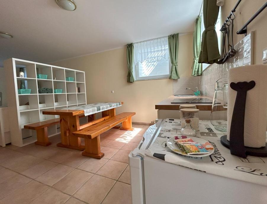 Sos Apartments Радовлица Экстерьер фото