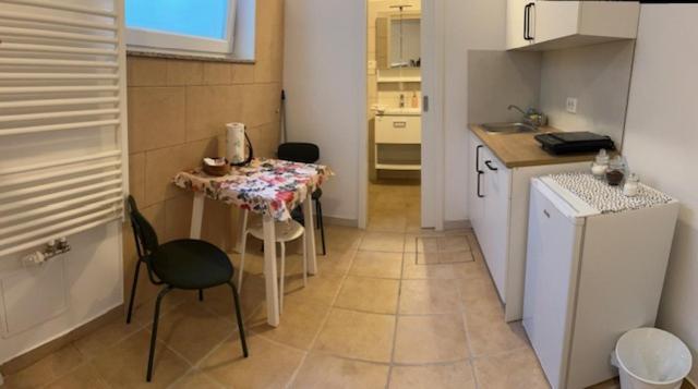 Sos Apartments Радовлица Экстерьер фото